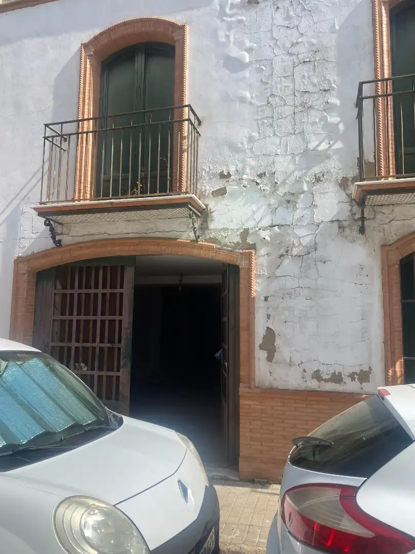 Vista exterior de Casa adosada en venta en Coria del Río