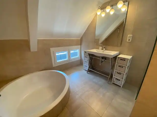 Baño de Ático de alquiler en Madrid con Aire acondicionado, Calefacción y Lavadora