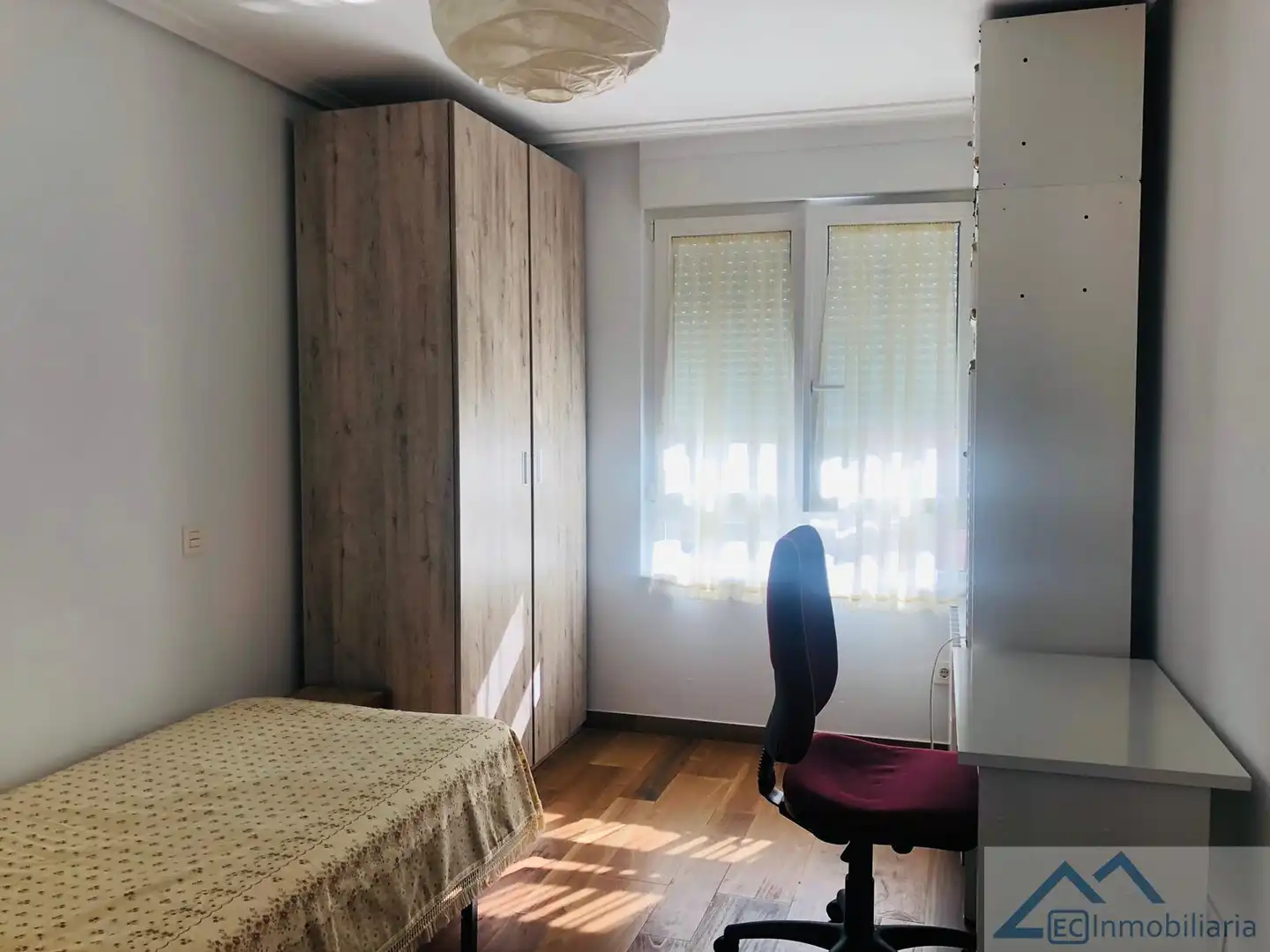 Schlafzimmer von Wohnung zur Miete in Santander mit Möbliert
