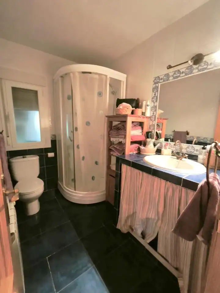 Baño de Casa o chalet en venta en Villa del Prado con Aire acondicionado, Calefacción y Jardín privado
