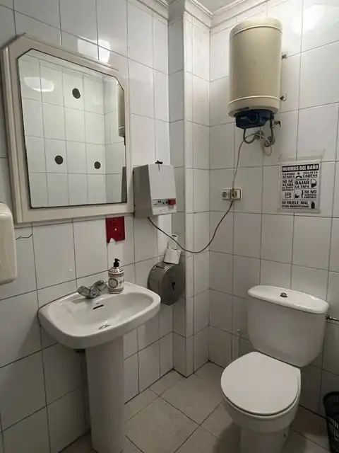 Badezimmer von Fabrikhallen zur Miete in Santa Cruz de Bezana mit Alarm