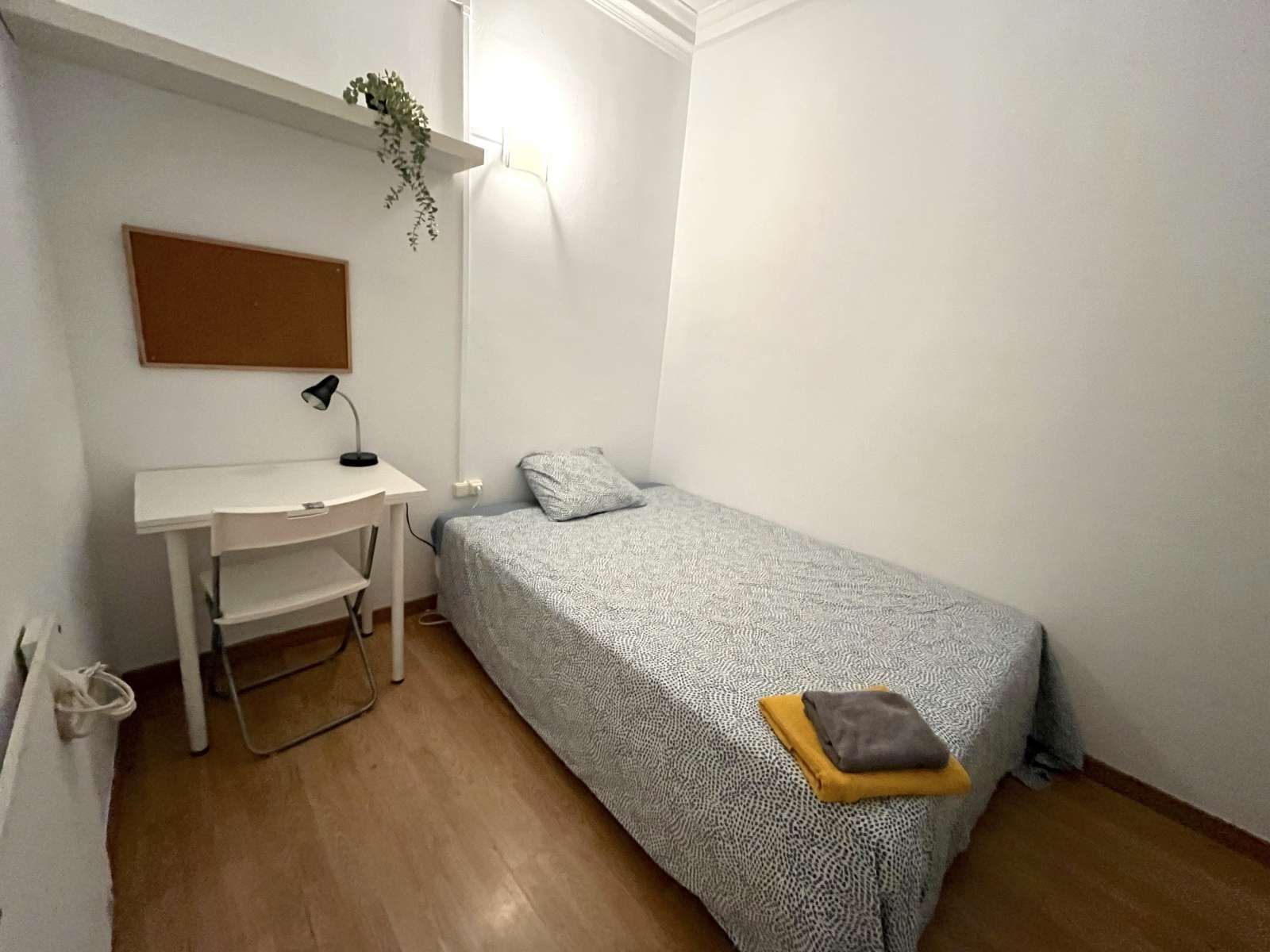 Dormitori de Pis per a compartir en  Barcelona Capital amb Aire condicionat, Calefacció i Terrassa