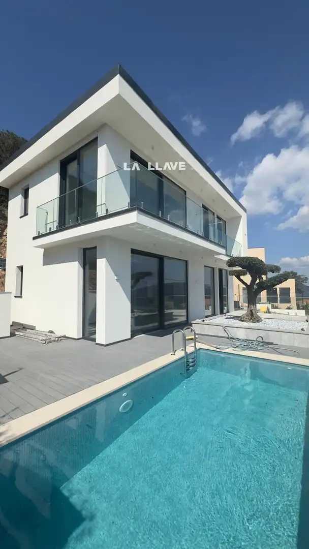 Vista exterior de Casa o xalet en venda en Lloret de Mar amb Aire condicionat, Calefacció i Terrassa