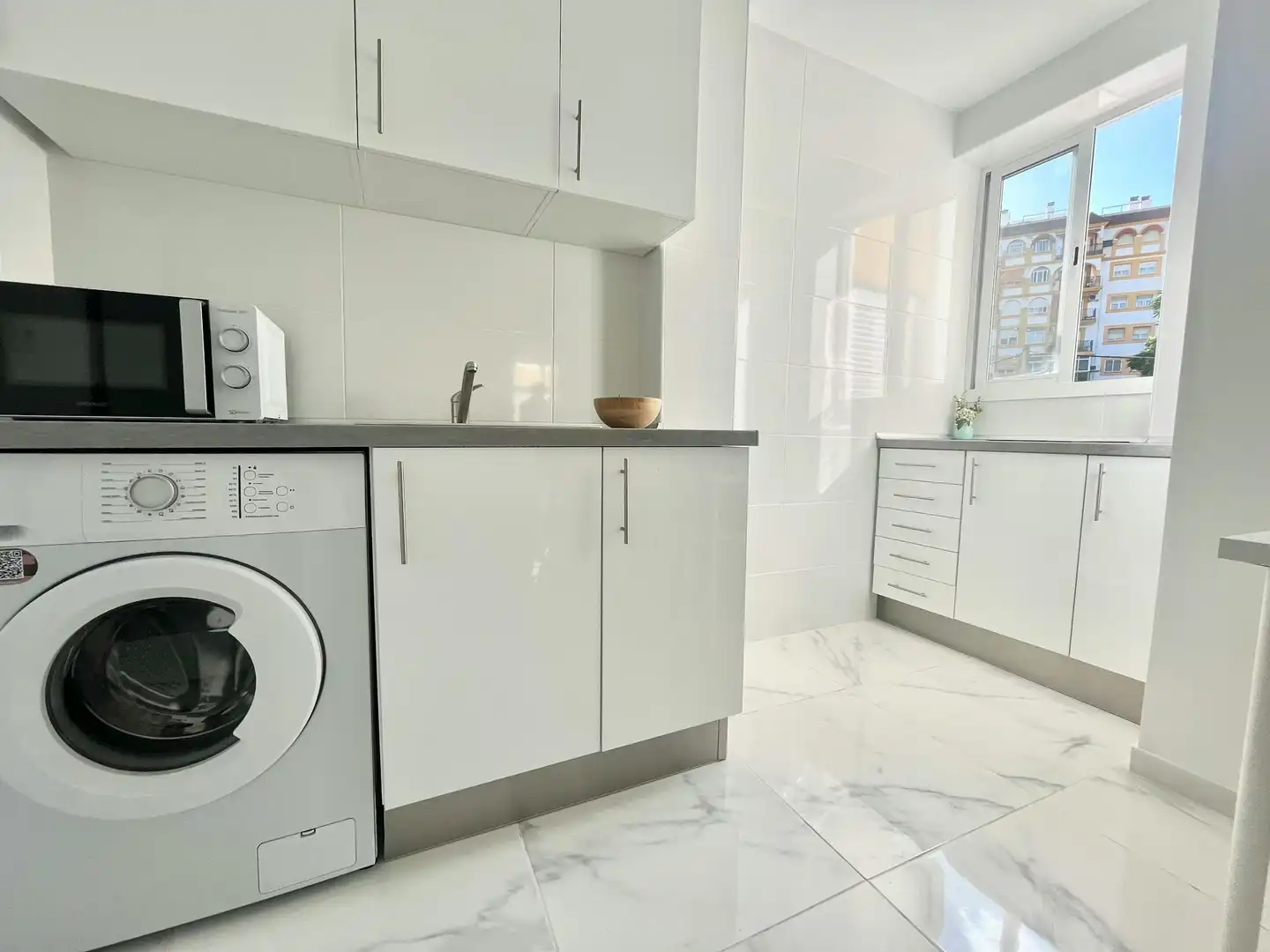Kitchen of Flat for share in Sevilla  with Furnished, Washing machine and TV