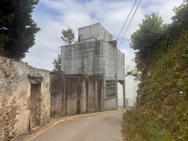 Vista exterior de Nau industrial en venda en Ribadeo