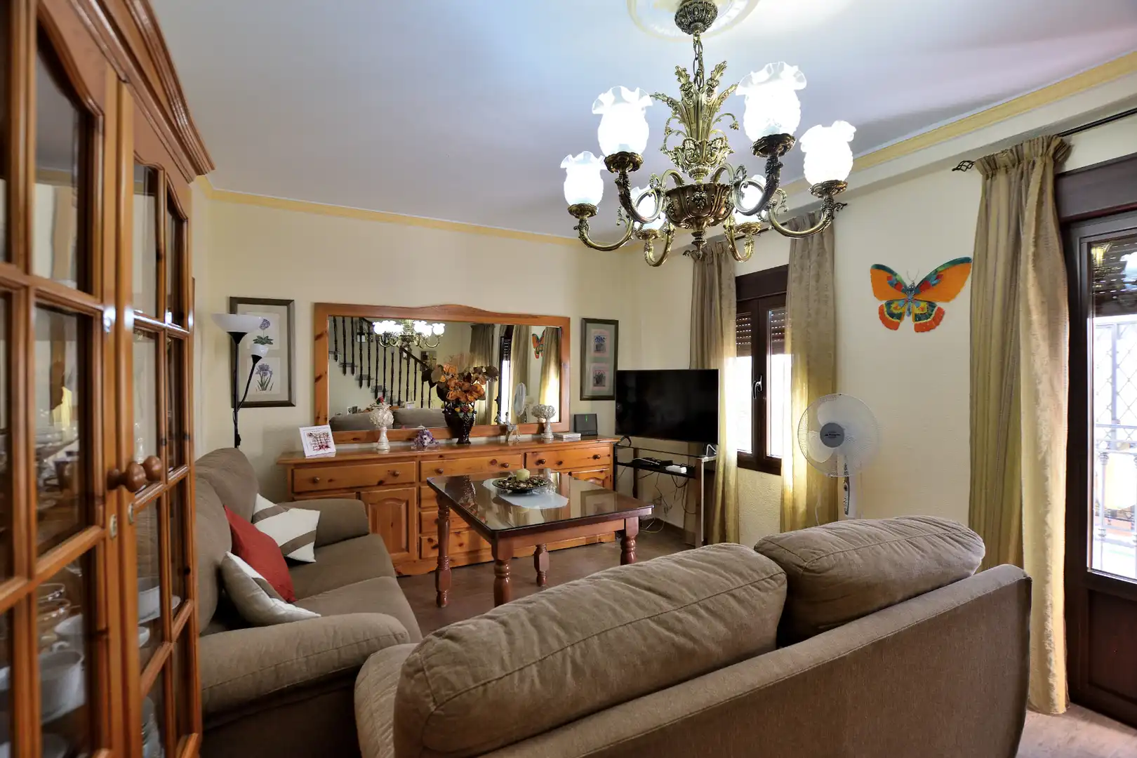 Sala d'estar de Casa adosada en venda en Ronda amb Traster, Forn i Rentadora