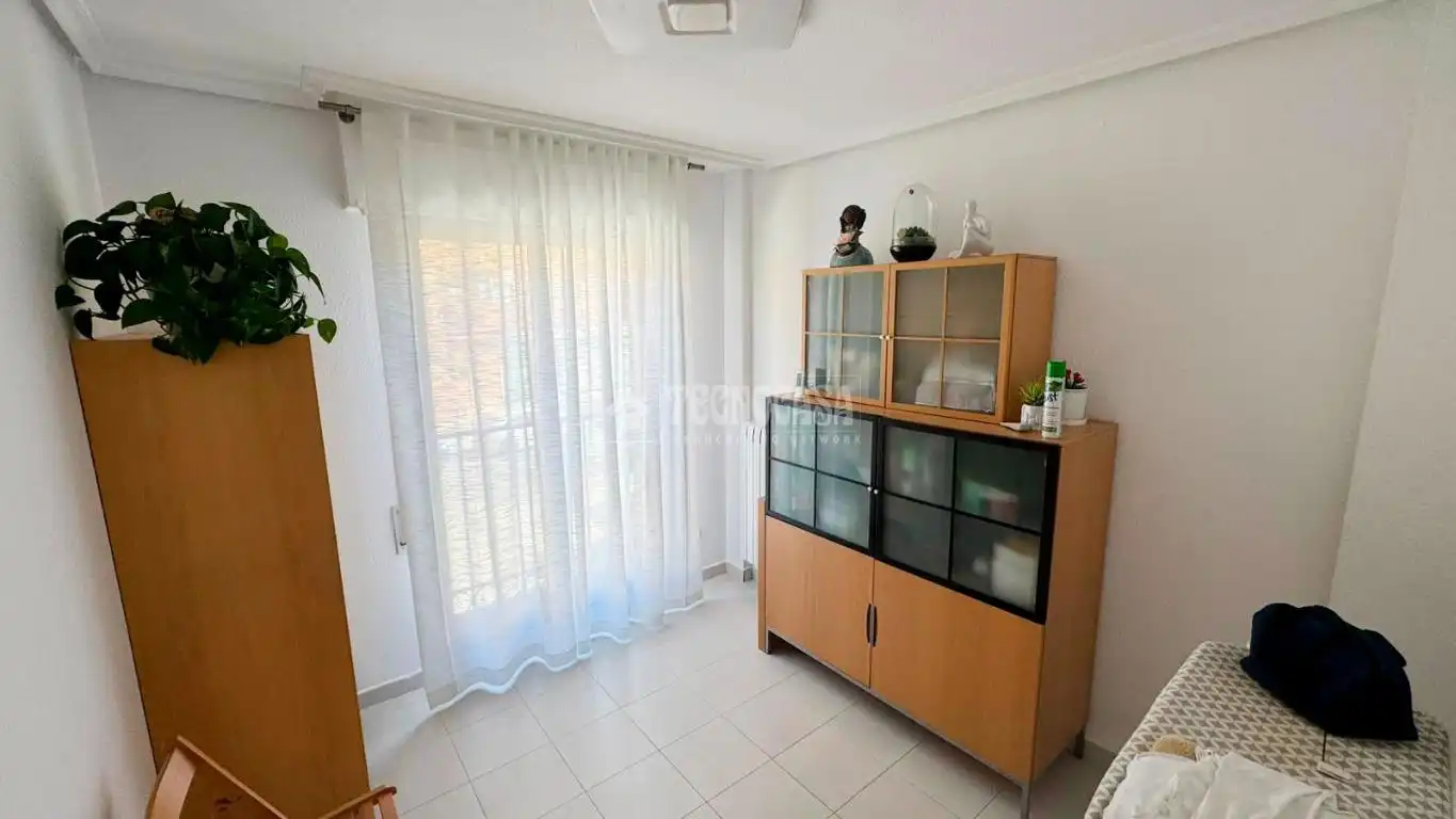 Habitación de Casa adosada en venta en Zaragoza con Aire acondicionado, Terraza y Piscina comunitaria