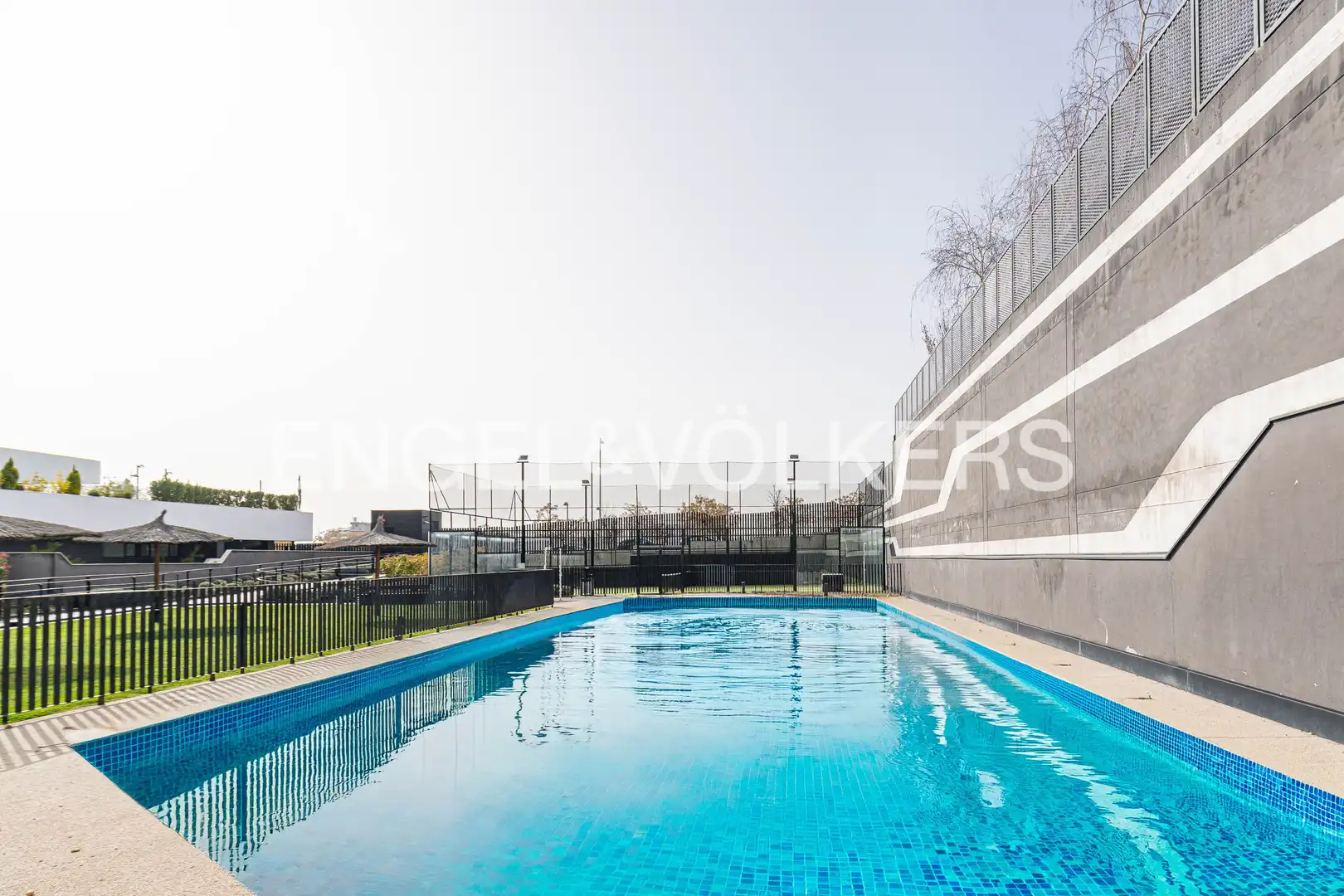 Piscina de Piso en venta en Madrid con Aire acondicionado, Calefacción y Terraza