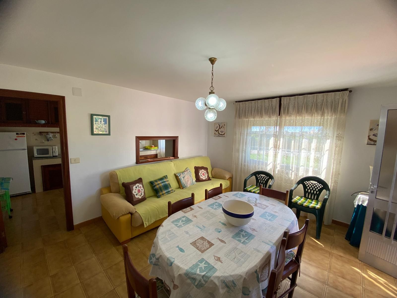 Sala d'estar de Apartament de lloguer en Sanxenxo amb Calefacció, Moblat i Forn