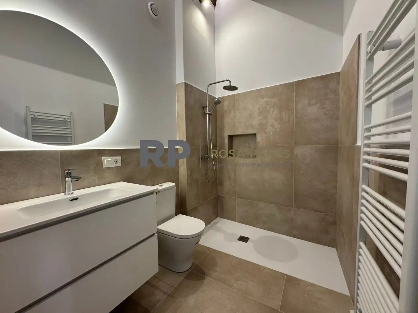 Bathroom of Flat for rent in Centelles  with Heating