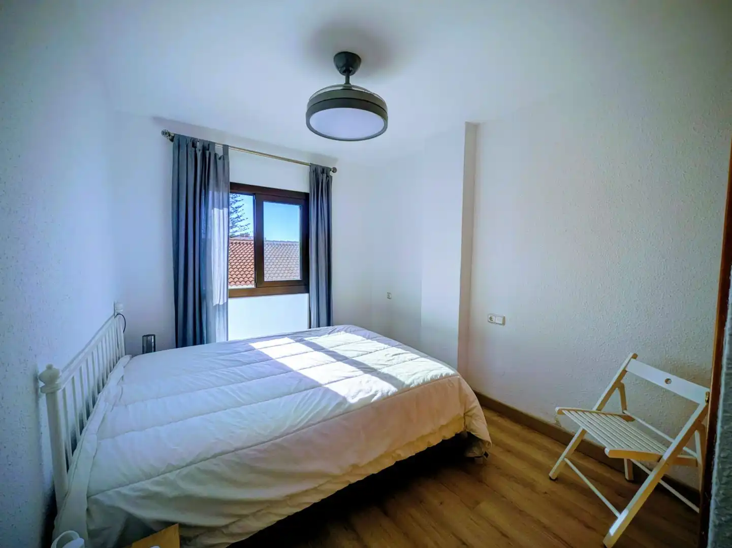 Bedroom of Detached homes for sale in Málaga  with Air Conditioner, Terrace and Community pool