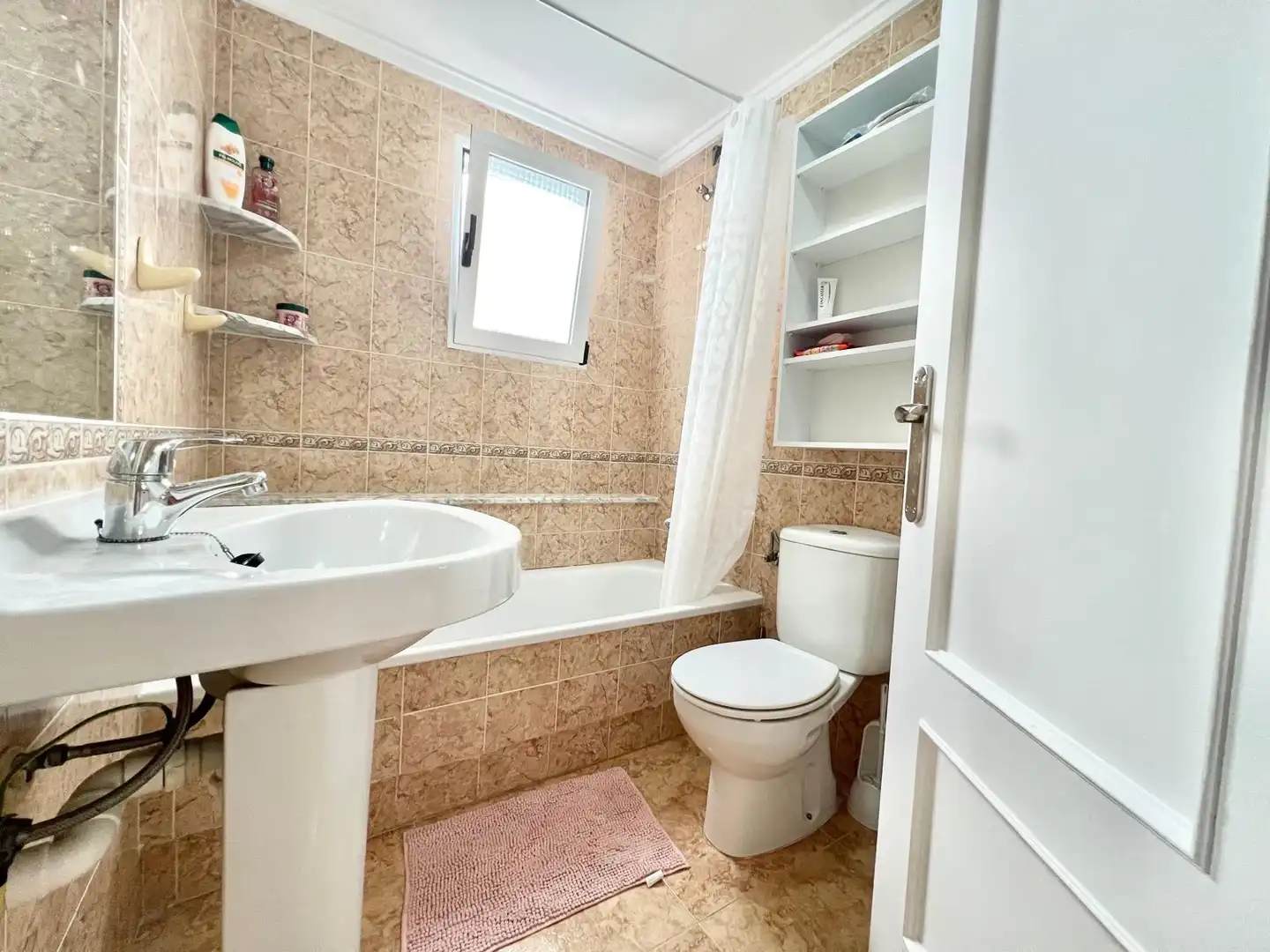Baño de Ático de alquiler en Torrevieja con Aire acondicionado, Calefacción y Terraza