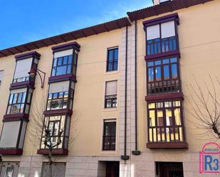 Vista exterior de Apartament en venda en León Capital  amb Calefacció i Traster