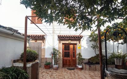 Vista exterior de Casa adosada en venda en Calvià amb Jardí privat i Terrassa