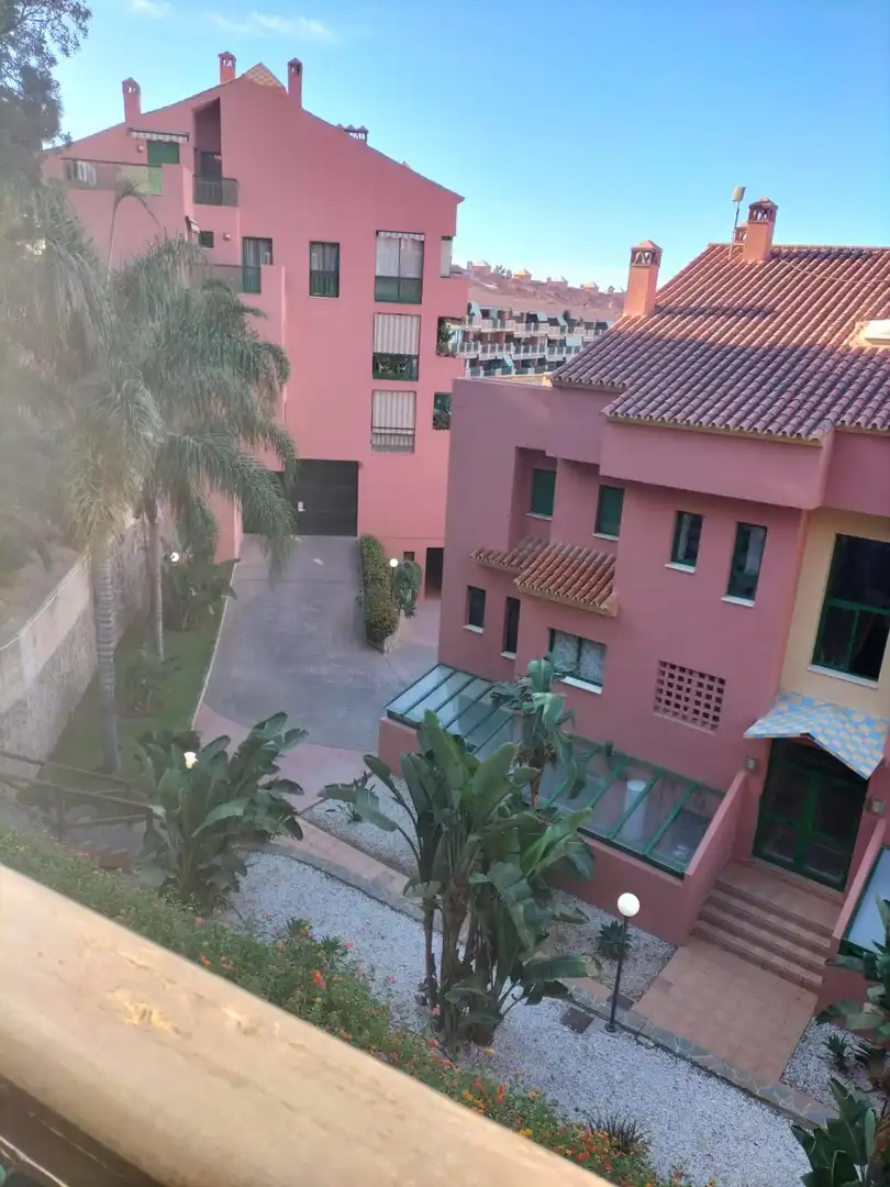 Vista exterior de Apartamento de alquiler en Fuengirola con Terraza, Amueblado y Piscina comunitaria