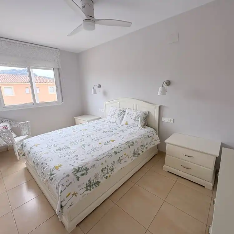 Dormitori de Apartament en venda en Mont-roig del Camp amb Aire condicionat, Moblat i Piscina comunitària