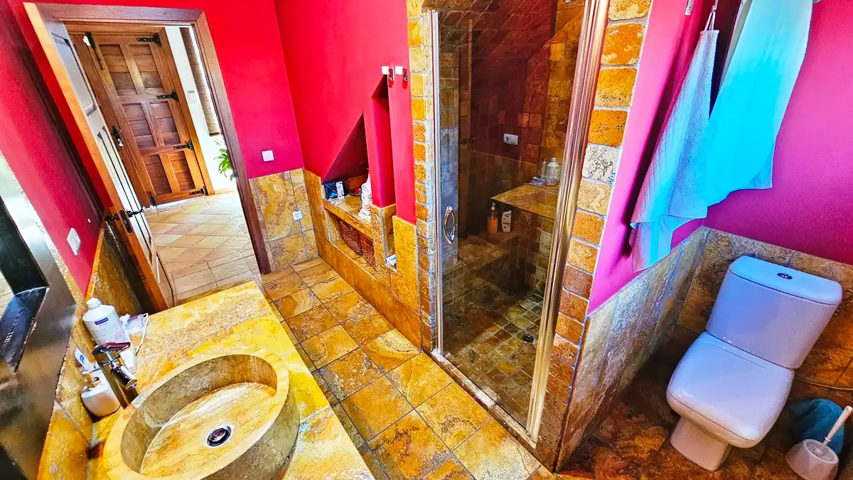 Bathroom of Houses for sale in El Madroño  with Air Conditioner and Private garden