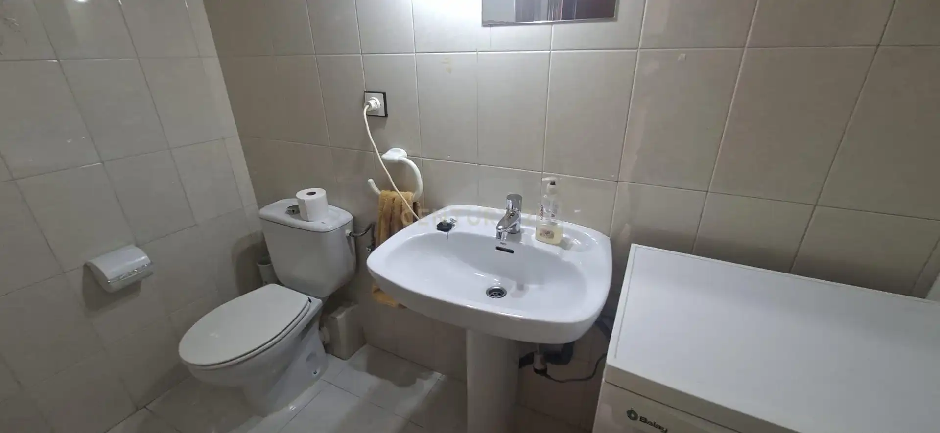 Badezimmer von Einfamilien-Reihenhaus zur Miete in Boadilla del Monte mit Abstellraum, Ofen und Waschmaschine