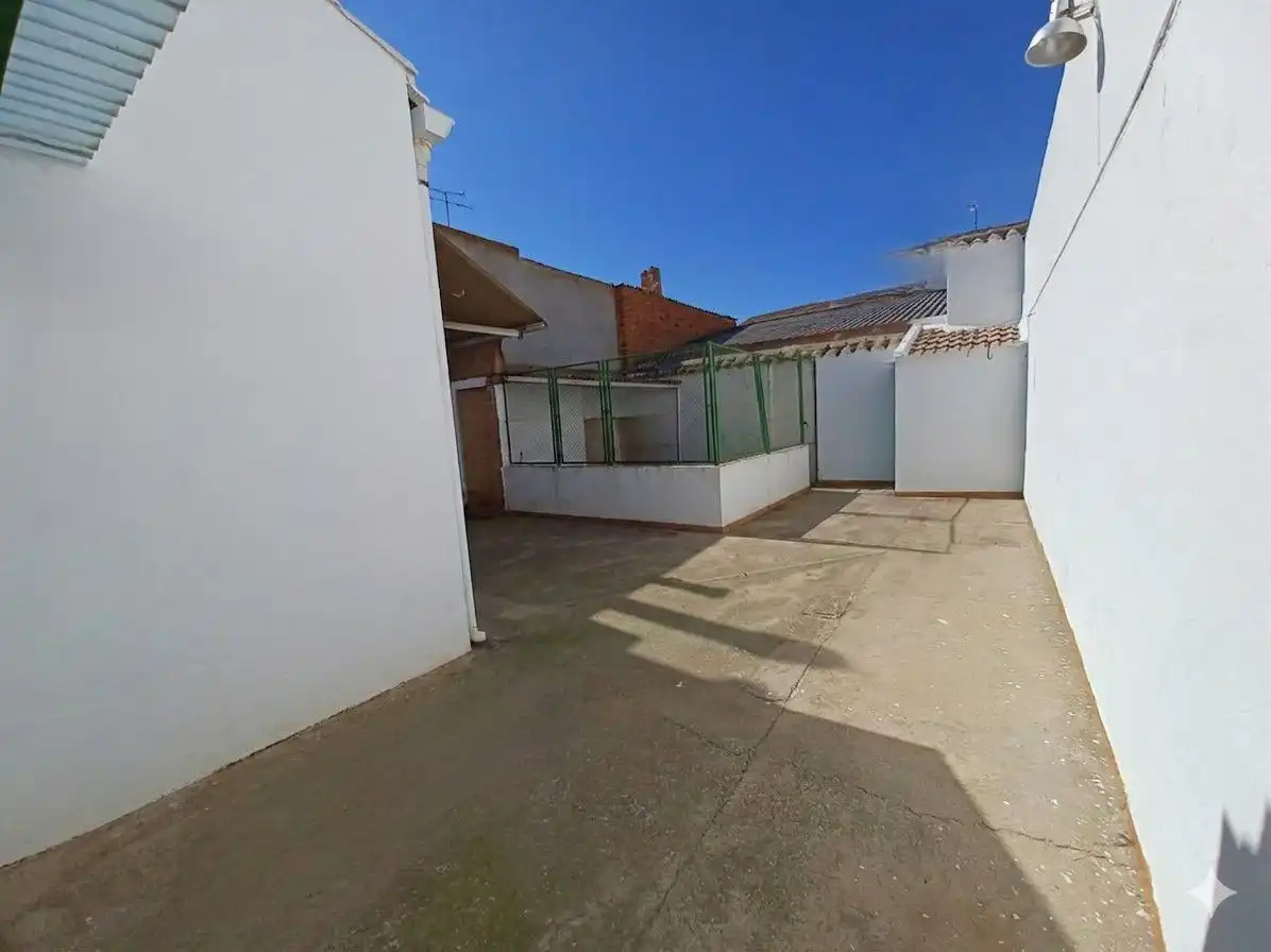 Adossat amb jardí en venda a La Roda, imagen 42