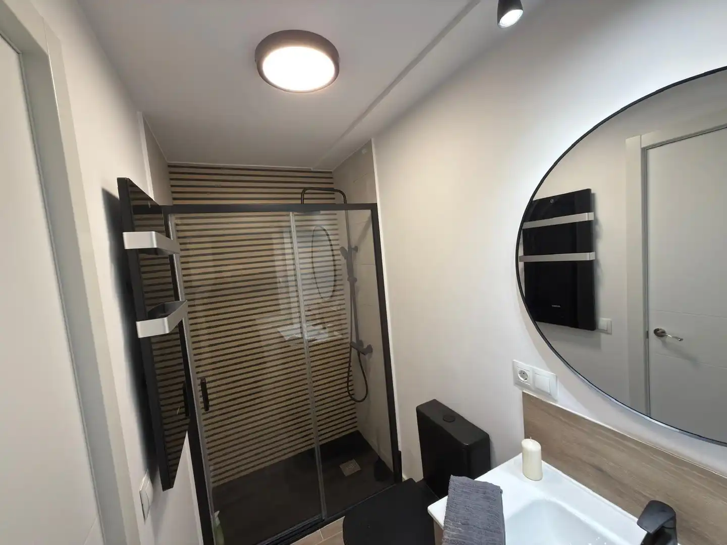 Baño de Piso en venta en Oviedo  con Amueblado