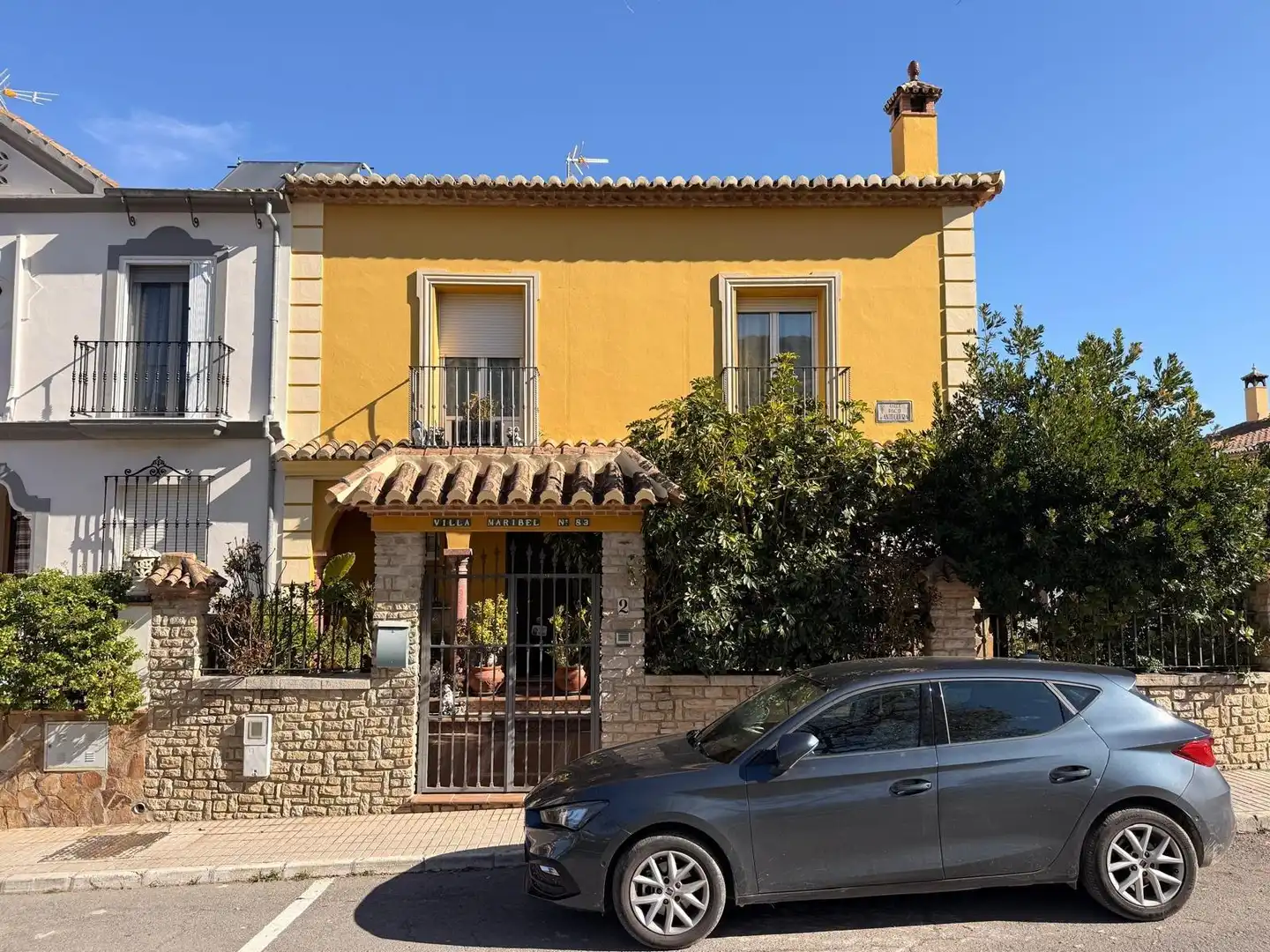 Vista exterior de Casa o xalet en venda en Antequera amb Aire condicionat, Jardí privat i Terrassa