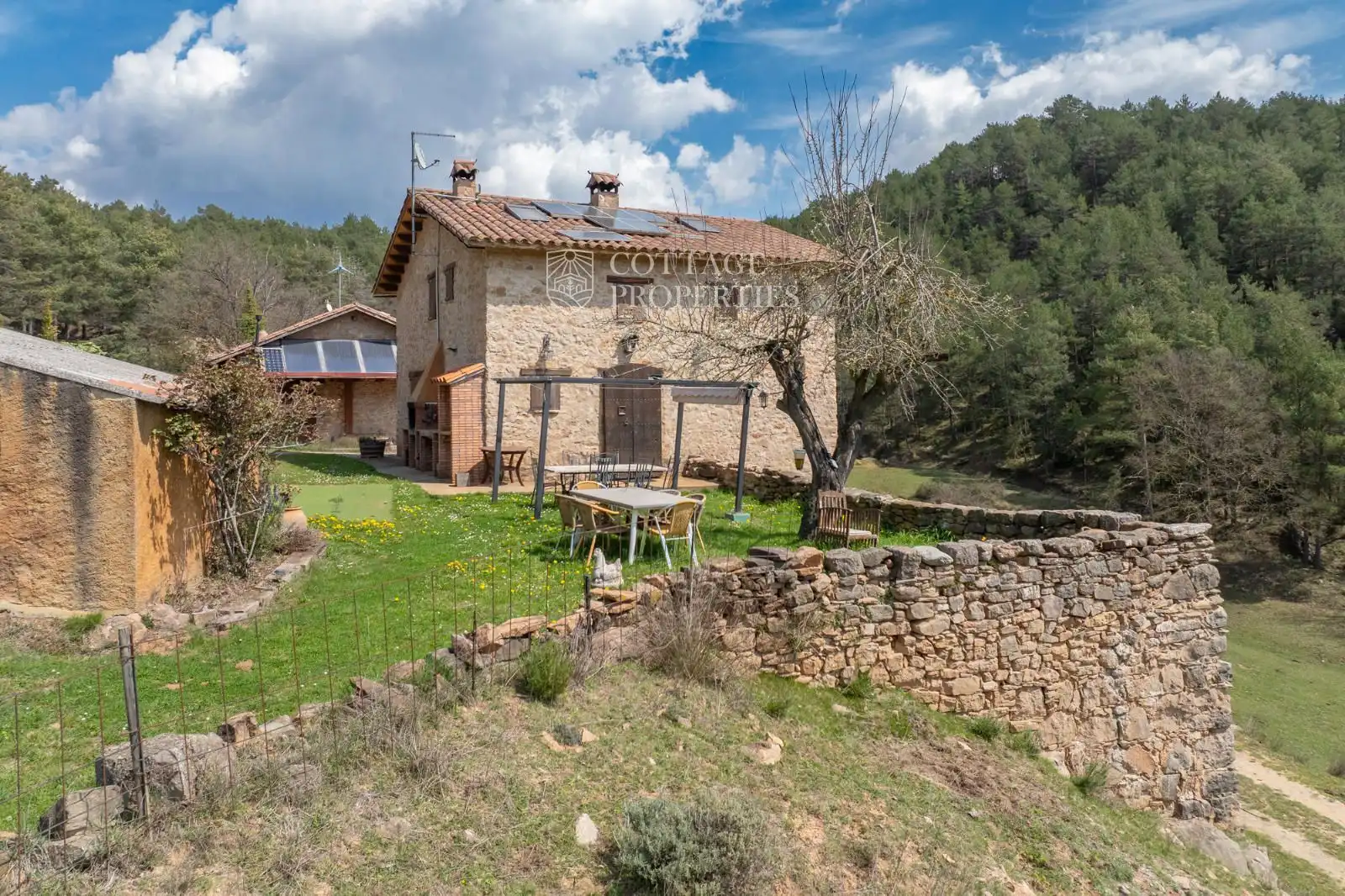 Außenansicht von Country house zum Verkauf in Ripoll