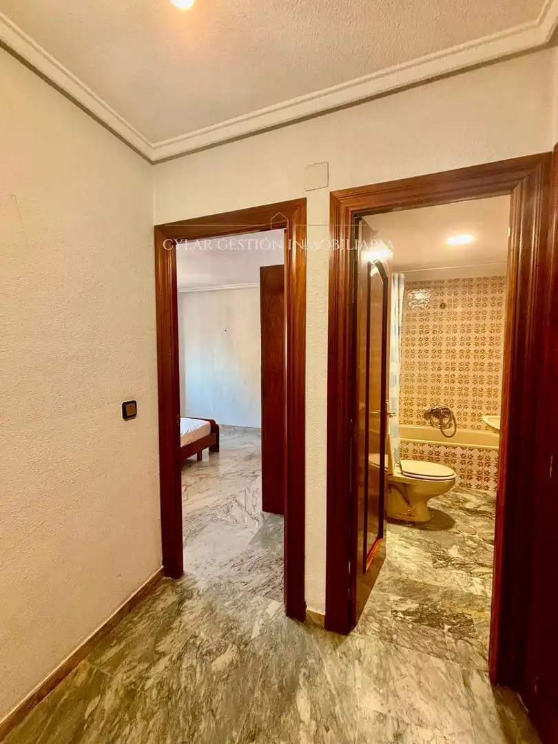 Baño de Piso en venta en Salamanca con Calefacción, Terraza y Piscina