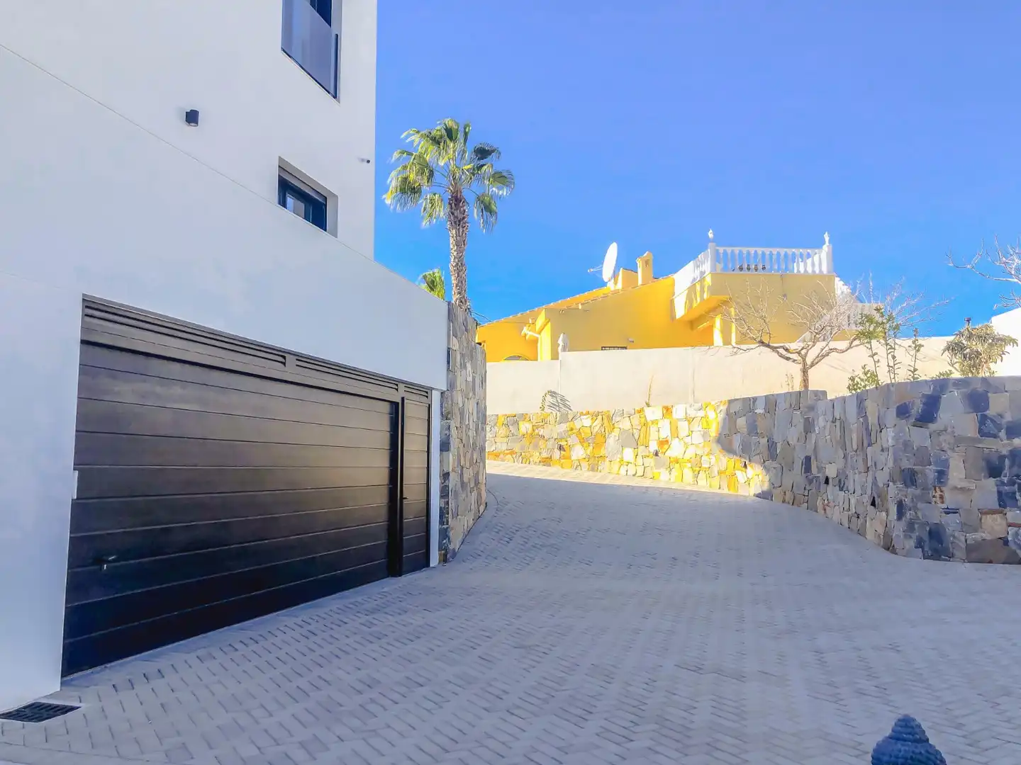 Vista exterior de Casa o xalet en venda en Rojales amb Aire condicionat, Jardí privat i Terrassa