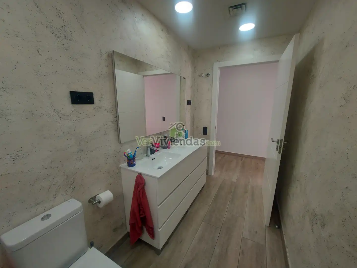 Badezimmer von Haus oder Chalet zum Verkauf in Pallejà mit Klimaanlage, Heizung und Privatgarten