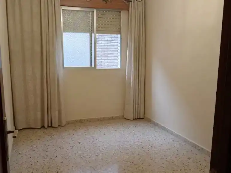 Habitación de Piso en venta en  Granada Capital con Aire acondicionado y Balcón
