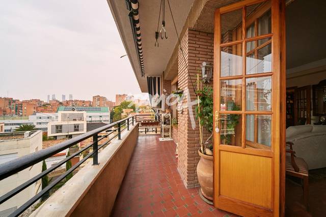 Piso en Venta en Calle VELAYOS en Ciudad Universitaria