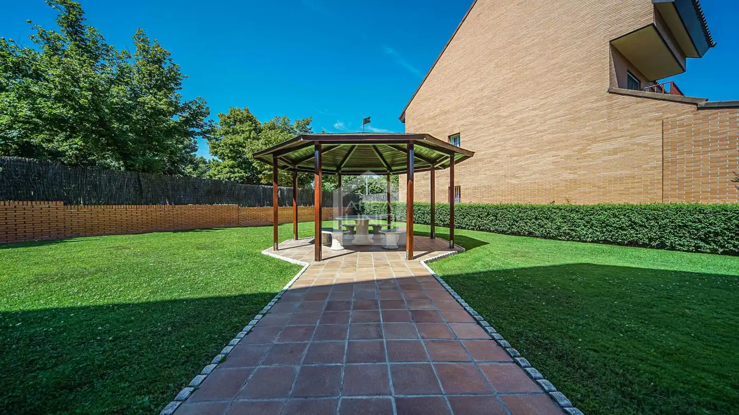 Jardín de Casa adosada en venta en Villaviciosa de Odón con Calefacción, Jardín privado y Parquet