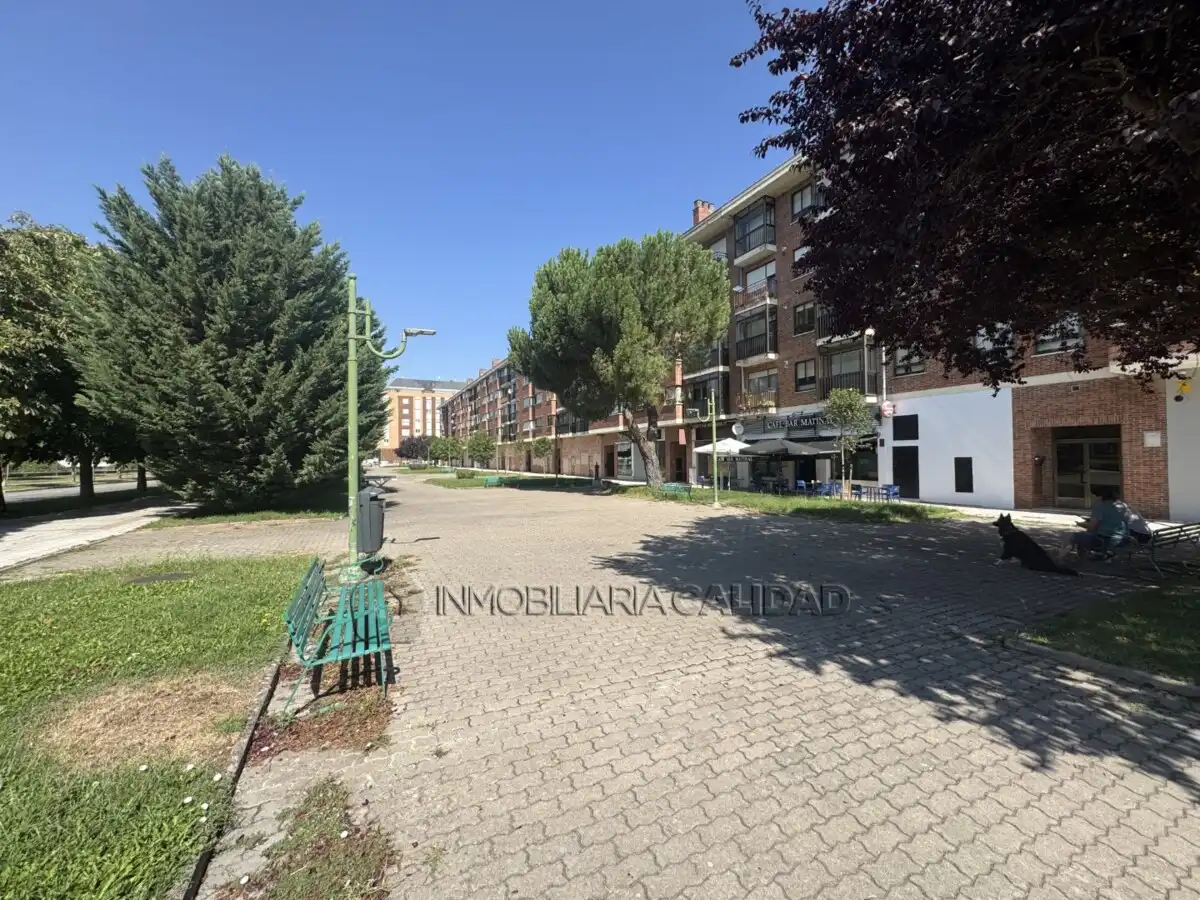 Vista exterior de Local en venta en Burgos con Calefacción
