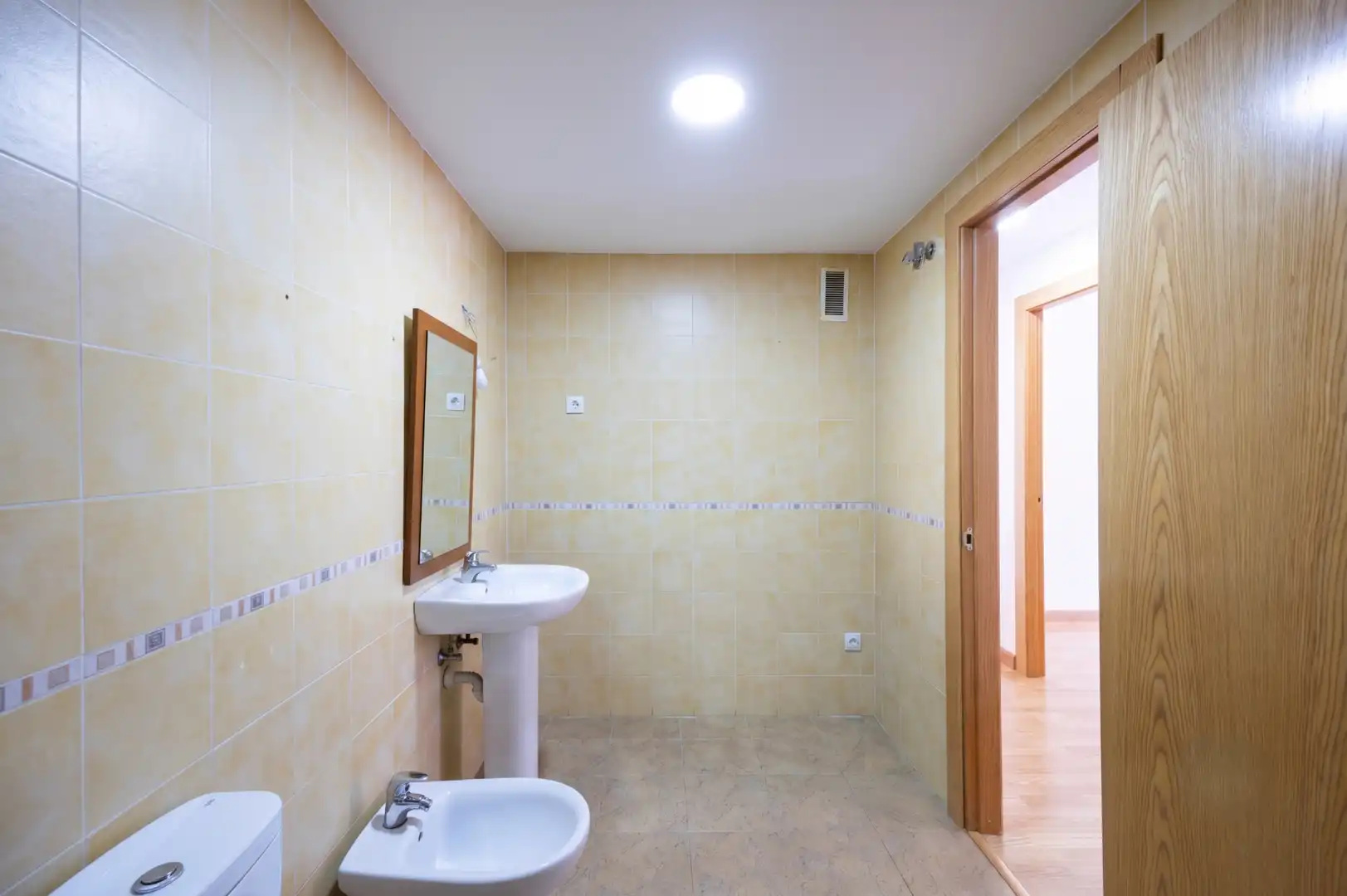 Bathroom of Flat for sale in Gerindote  with Storage room and Community pool
