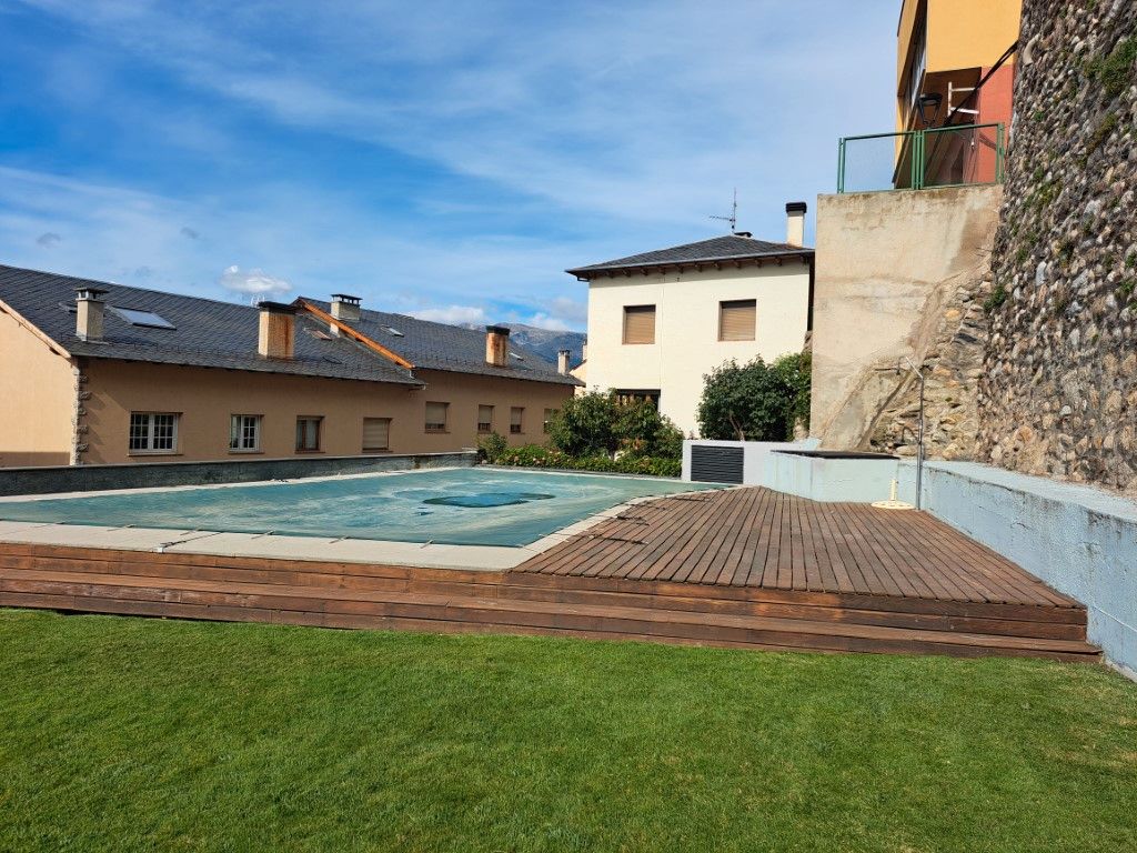 Swimming pool of Flat for sale in Puigcerdà  with Furnished