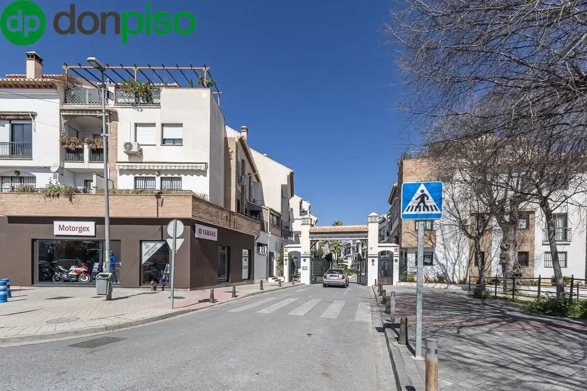 Außenansicht von Garage zum Verkauf in Armilla