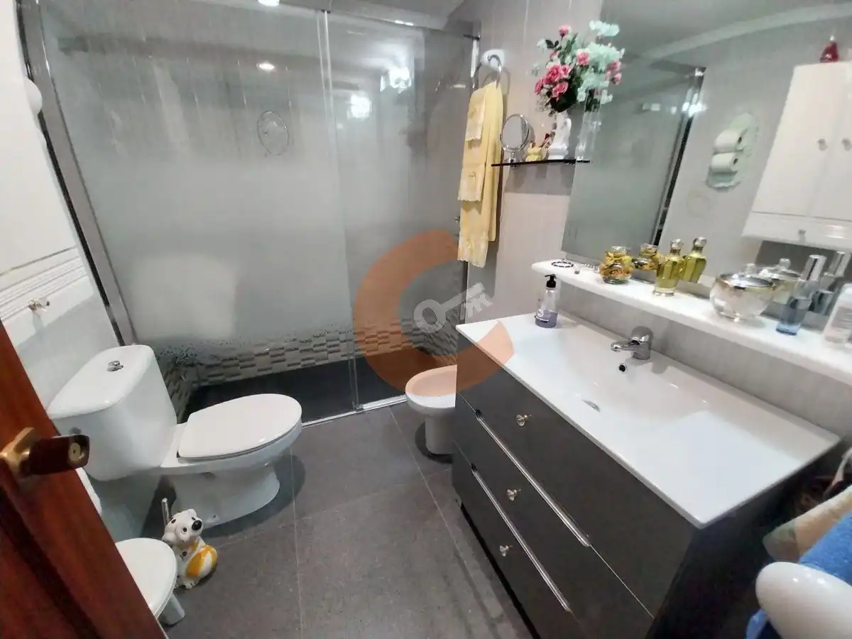 Badezimmer von Wohnung zum Verkauf in Cunit mit Klimaanlage, Terrasse und Balkon