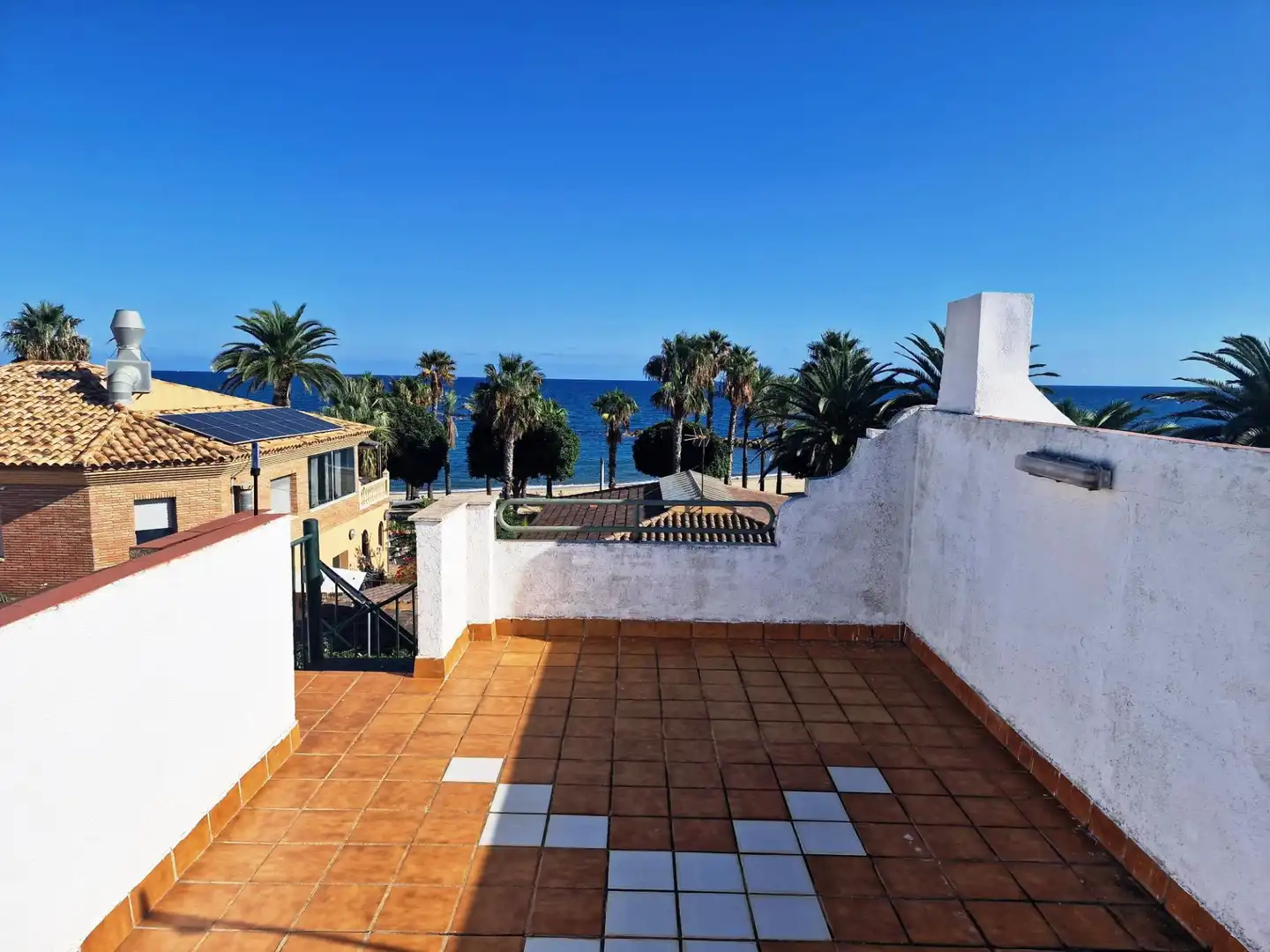 Außenansicht von Einfamilien-Reihenhaus zum Verkauf in Cambrils mit Heizung, Privatgarten und Terrasse