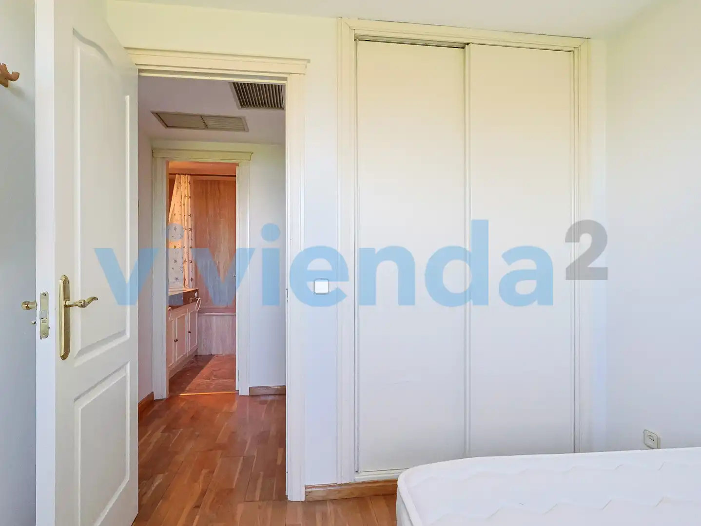 Dormitori de Pis de lloguer en Madrid amb Aire condicionat, Calefacció i Jardí privat