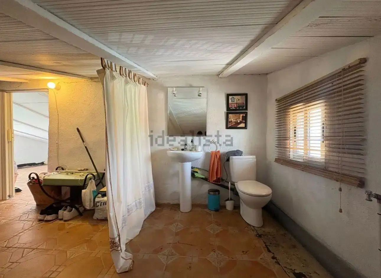 Badezimmer von Country house zur Miete in Sant Joan de Moró mit Klimaanlage, Privatgarten und Möbliert