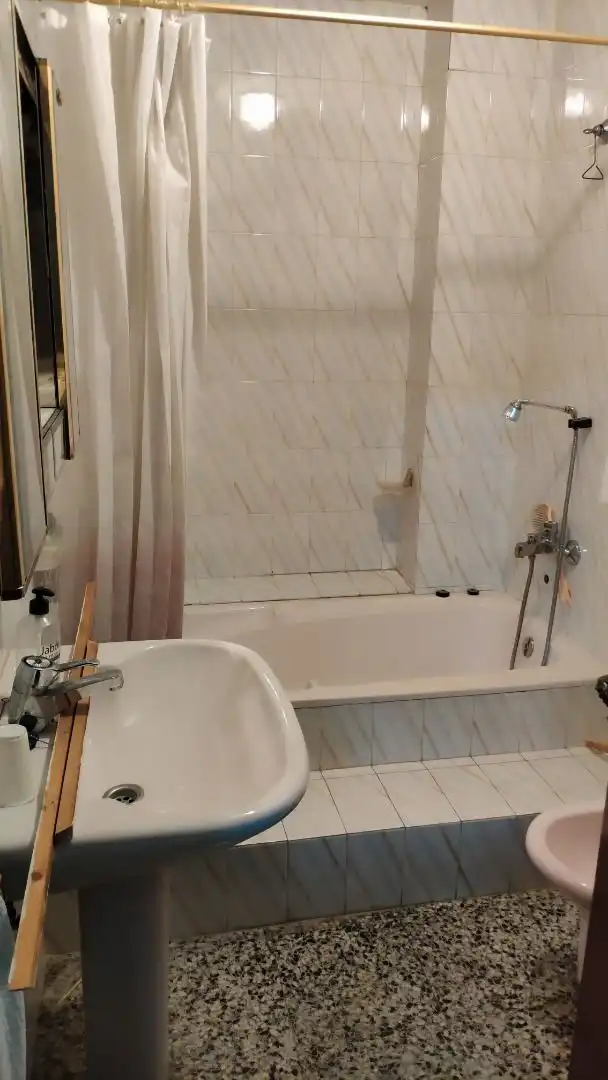 Badezimmer von Geschaftsraum zum Verkauf in Zaragoza mit Möbliert