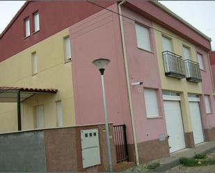 Vista exterior de Casa adosada en venda en Alcolea de Tajo amb Terrassa i Balcó