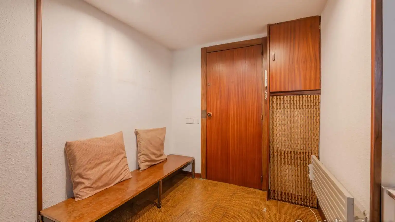 Office for sale in Girona  with Air Conditioner and Heating