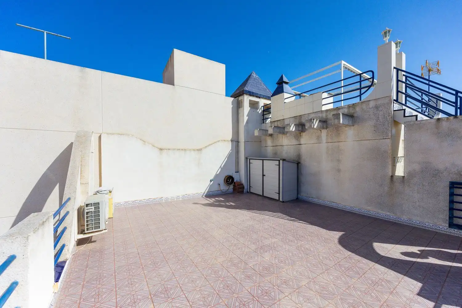 Terrassa de Casa adosada en venda en Torrevieja amb Terrassa, Moblat i Piscina comunitària