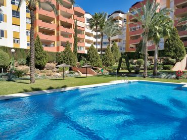 Apartamento con piscina en venta en Apt Bajo B , Portal 5, Urb. Atalaya Green Mar , Av