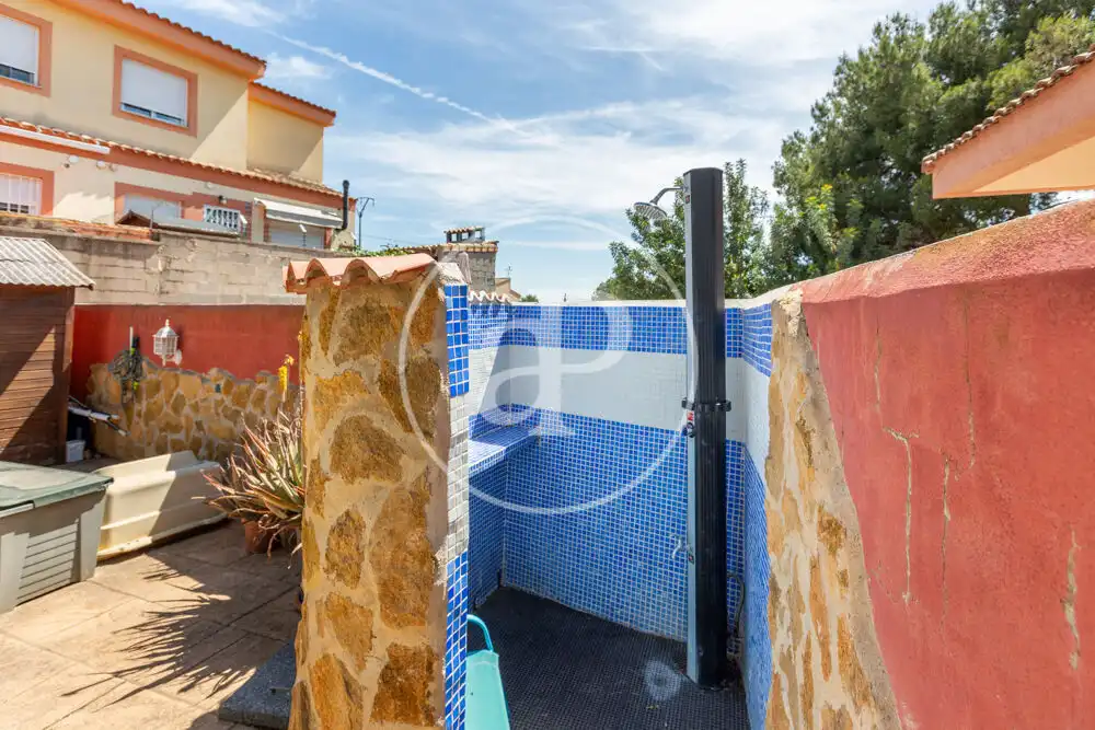 Vista exterior de Casa o xalet en venda en Náquera amb Aire condicionat, Calefacció i Jardí privat