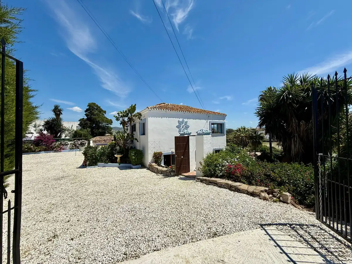 Vista exterior de Casa o chalet de alquiler en Marbella con Aire acondicionado, Jardín privado y Piscina