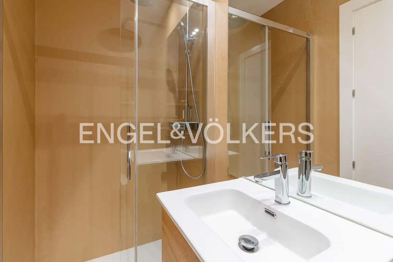 Baño de Piso en venta en Madrid con Calefacción y Parquet