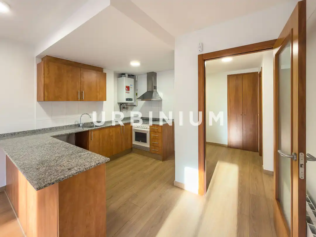 Cocina de Piso en venta en Sant Julià de Ramis con Calefacción y Balcón