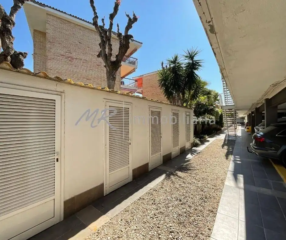 Vista exterior de Àtic en venda en Gavà amb Aire condicionat, Calefacció i Jardí privat
